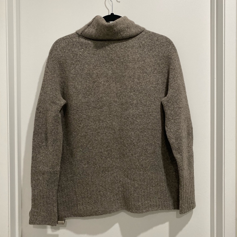 ✨Sold✨ Aritzia Community Plutarch Sweater - Picture 9 of 12